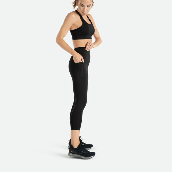 Graduated compression designed to increase blood circulation in our Pressio high rise womens 7/8 compression tights for improved recovery and reduced muscle stiffness post-exercise.